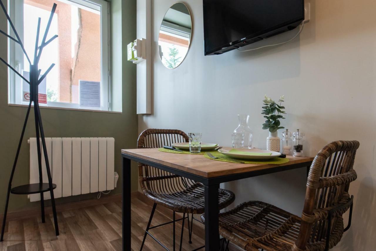 Legend- Parking Prive Gratuit- Terrasse Privee- Wifi - Convert - Alimentec Bourg-en-Bresse Exterior foto